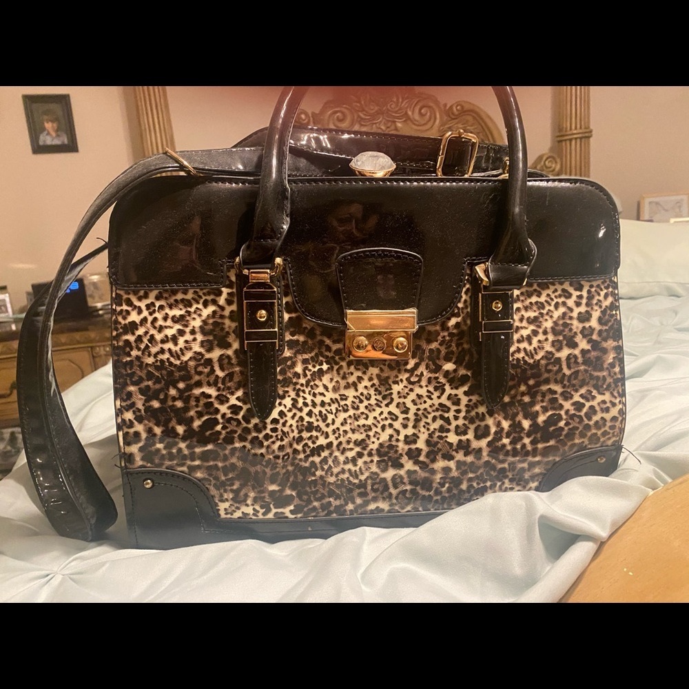 Costume Patent leather purse